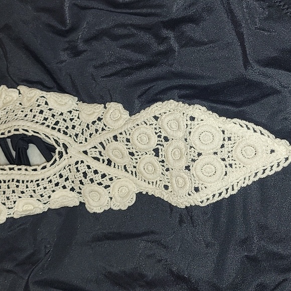 Juniors swimsuit one piece worn once like new Size M - Picture 6 of 6